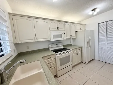 1143 NW 122nd Terrace Pembroke Pines FL 33026