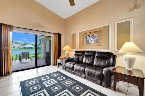 3128 Peachtree Circle Davie FL 33328