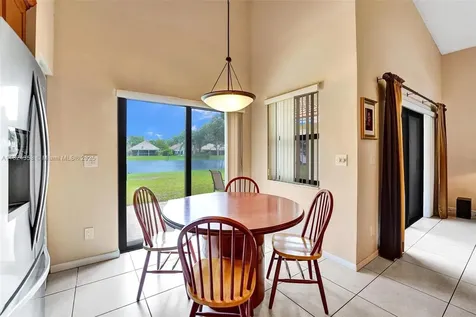 3128 Peachtree Circle Davie FL 33328