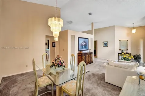 3128 Peachtree Circle Davie FL 33328
