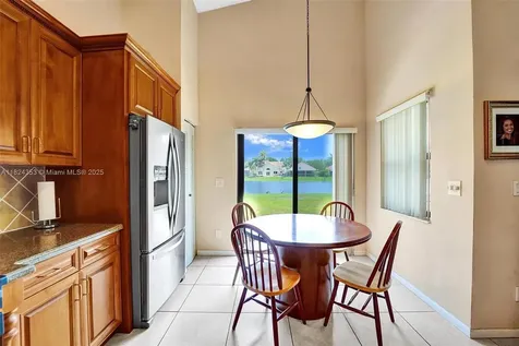3128 Peachtree Circle Davie FL 33328