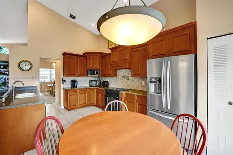 3128 Peachtree Circle Davie FL 33328