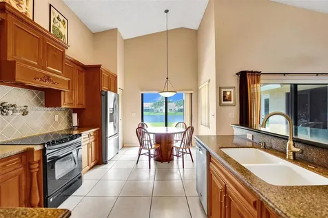 3128 Peachtree Circle Davie FL 33328
