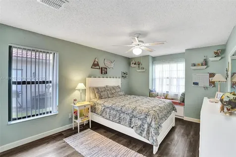 3128 Peachtree Circle Davie FL 33328