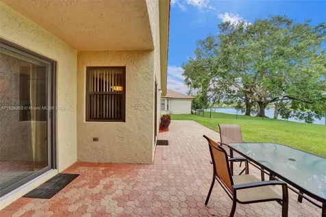 3128 Peachtree Circle Davie FL 33328