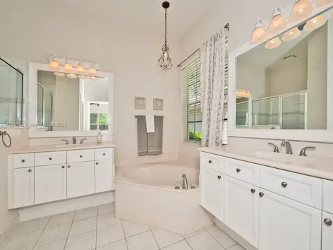 1995 Harbor View Circle Weston FL 33327