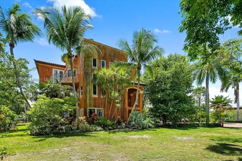 5843 Paradise Point Drive Palmetto Bay FL 33157