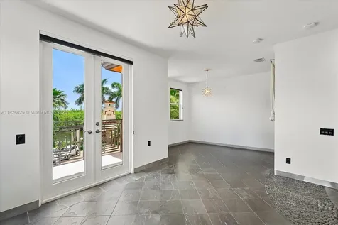 5843 Paradise Point Drive Palmetto Bay FL 33157