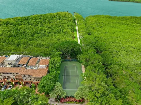 5843 Paradise Point Drive Palmetto Bay FL 33157