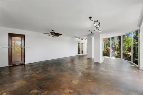 5843 Paradise Point Drive Palmetto Bay FL 33157