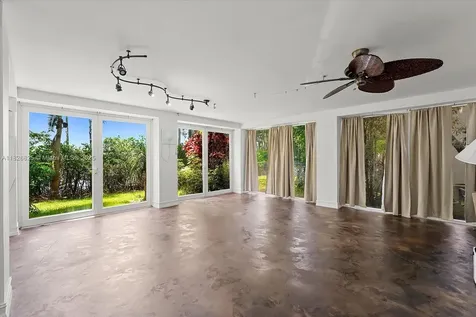 5843 Paradise Point Drive Palmetto Bay FL 33157