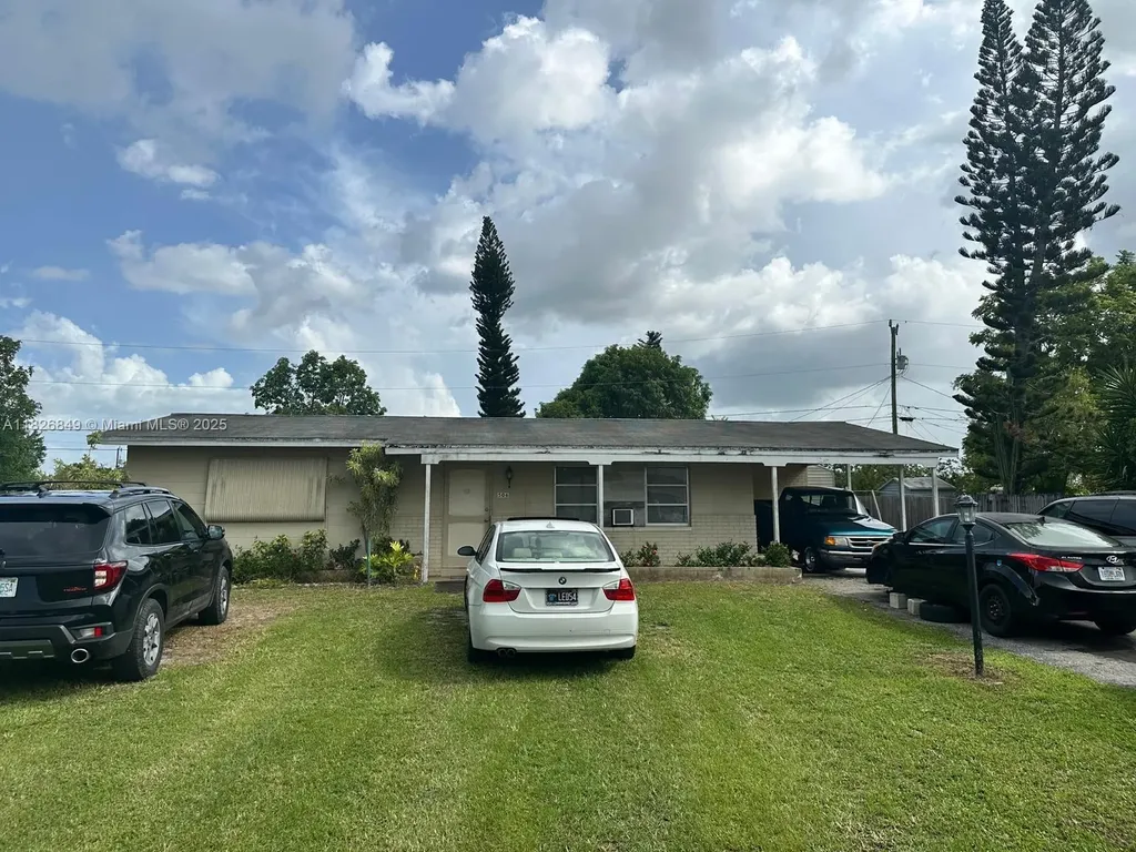 506 York Road Lehigh Acres FL 33936