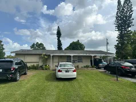 506 York Road Lehigh Acres FL 33936