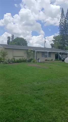506 York Road Lehigh Acres FL 33936