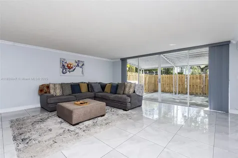 912 NE 27th Avenue Hallandale Beach FL 33009