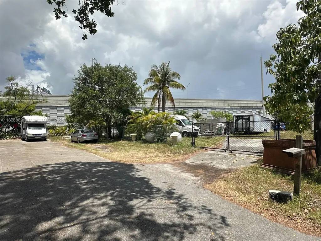 727 NW 43rd Court Oakland Park FL 33309