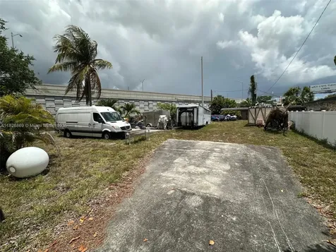 727 NW 43rd Court Oakland Park FL 33309