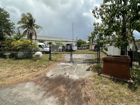 727 NW 43rd Court Oakland Park FL 33309