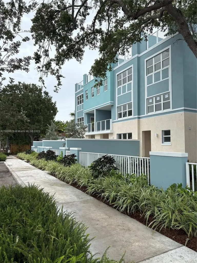 854 SE 12 Court Fort Lauderdale FL 33316