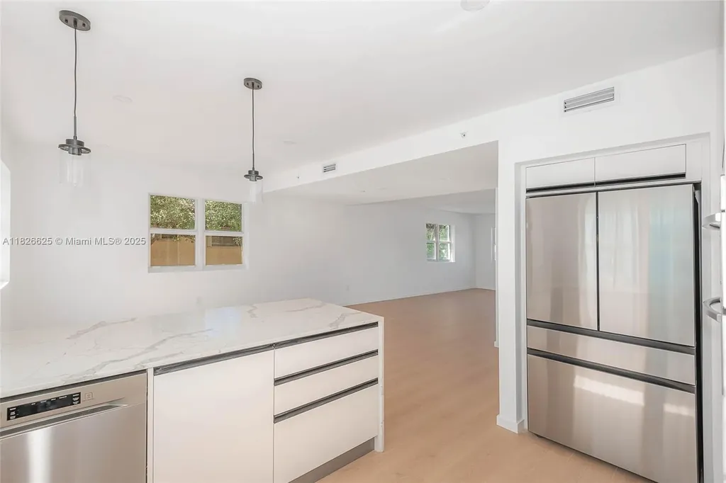 824 SE 12 Court Fort Lauderdale FL 33316