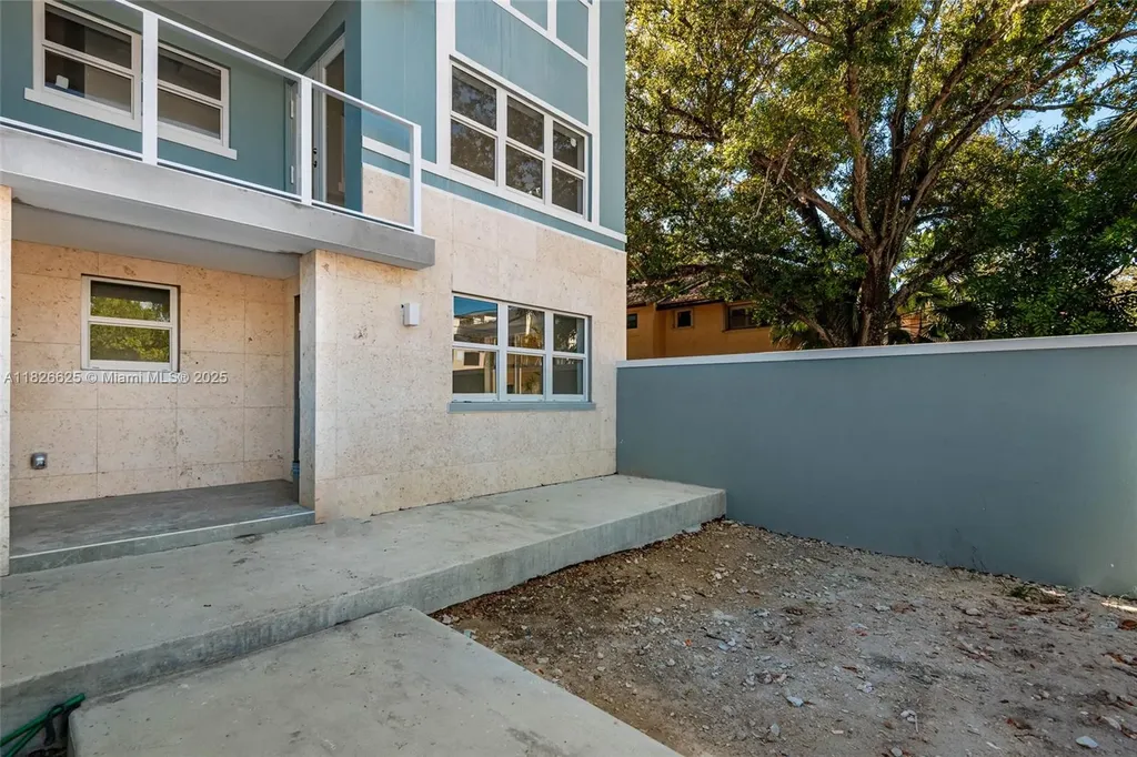 824 SE 12 Court Fort Lauderdale FL 33316