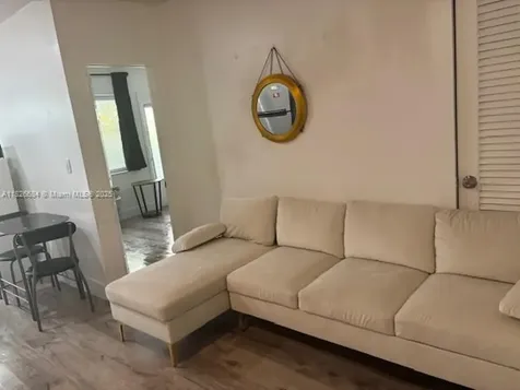 921 Meridian Avenue Miami Beach FL 33139