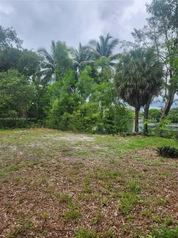 14 Drive NW Drive Miami FL 33167