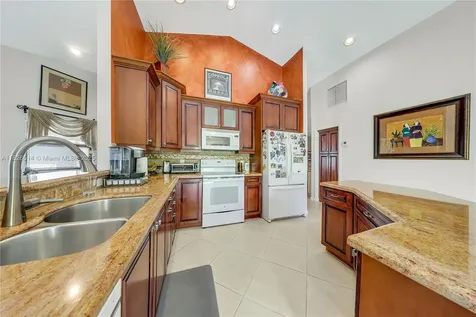 10070 NW 10th Street Plantation FL 33322