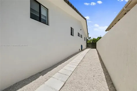 2010 NE 122nd Road North Miami FL 33181