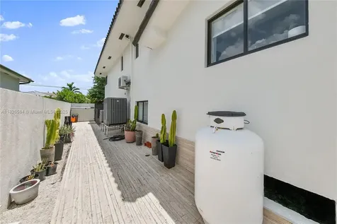 2010 NE 122nd Road North Miami FL 33181