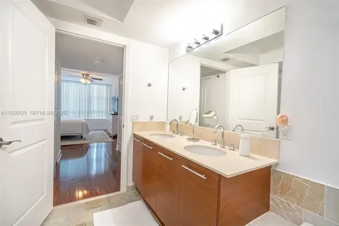 2641 N Flamingo Road Sunrise FL 33323
