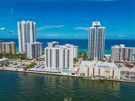 3000 S Ocean Drive Hollywood FL 33019