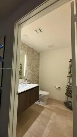 68 SE 6th Street Miami FL 33131