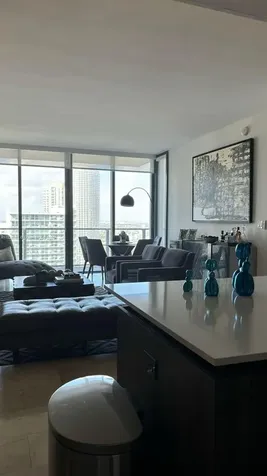 68 SE 6th Street Miami FL 33131