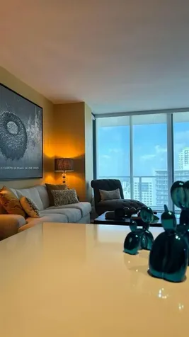 68 SE 6th Street Miami FL 33131