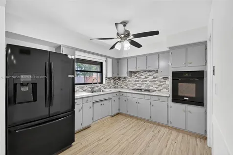 3202 Pierce Street Hollywood FL 33021