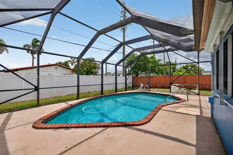 3202 Pierce Street Hollywood FL 33021