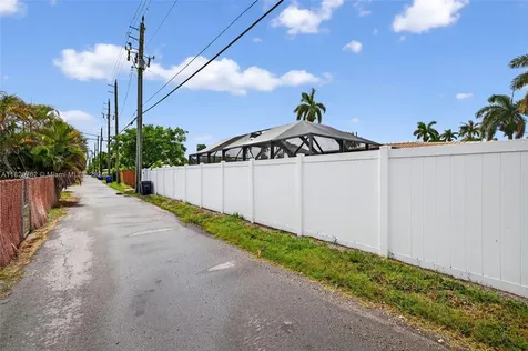 3202 Pierce Street Hollywood FL 33021