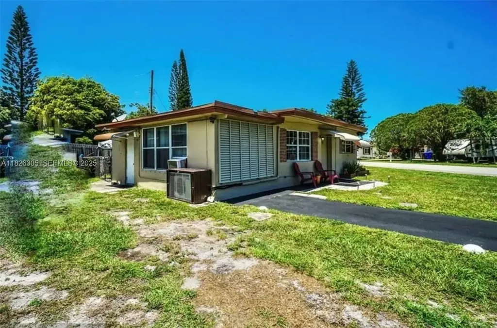 6103 Monroe Street Hollywood FL 33023