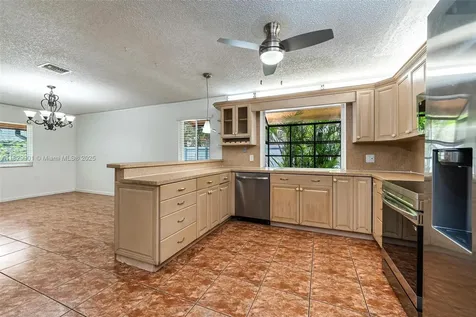 721 SW 96th Avenue Pembroke Pines FL 33025