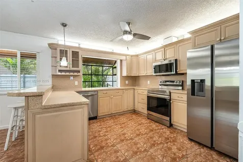 721 SW 96th Avenue Pembroke Pines FL 33025