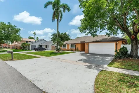 721 SW 96th Avenue Pembroke Pines FL 33025