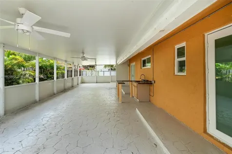 721 SW 96th Avenue Pembroke Pines FL 33025