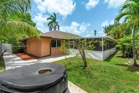 721 SW 96th Avenue Pembroke Pines FL 33025