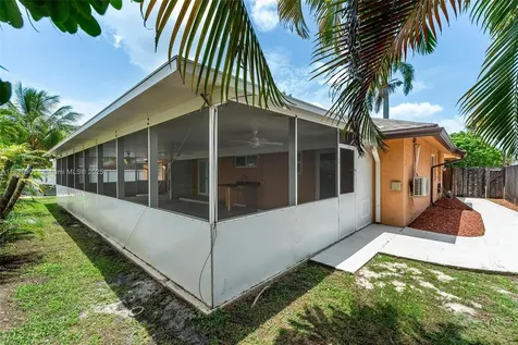 721 SW 96th Avenue Pembroke Pines FL 33025