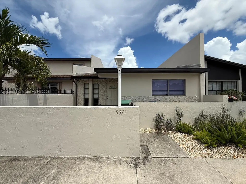 5571 NW 194th Lane Miami Gardens FL 33055