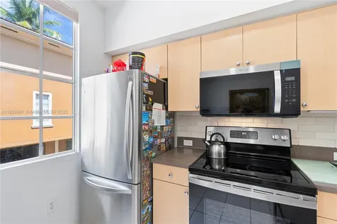 2811 NE 185th Street Aventura FL 33180
