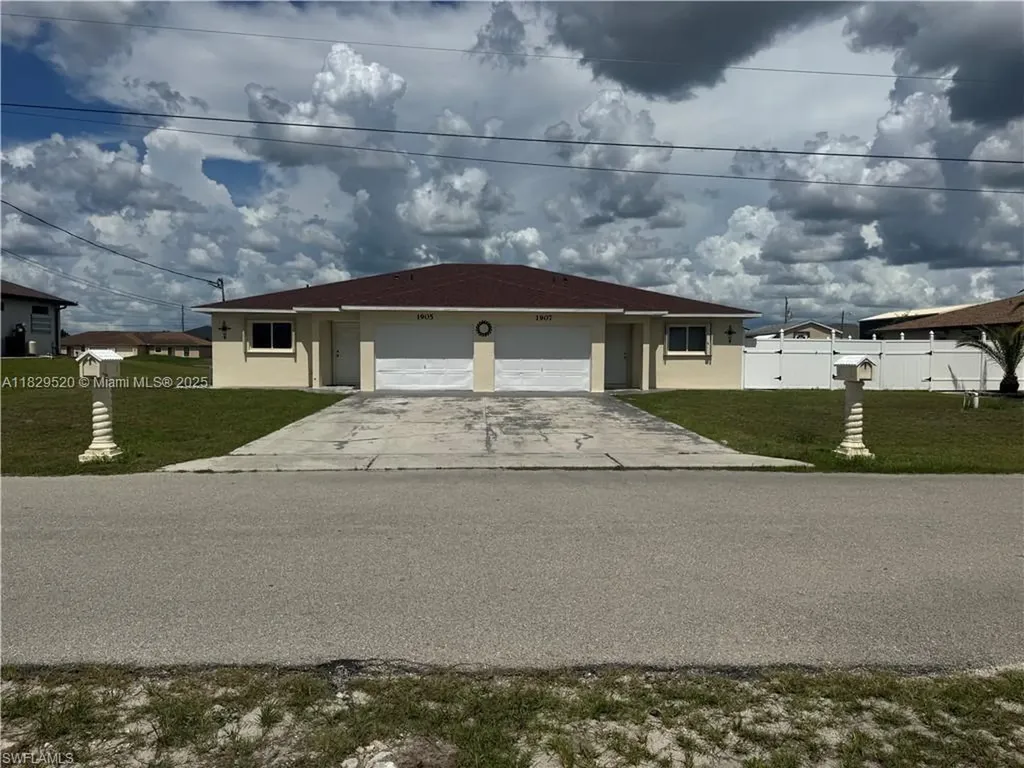 1905/1907 Gordon Avenue S Lehigh Acres FL 33973