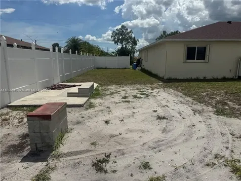 1905/1907 Gordon Avenue S Lehigh Acres FL 33973