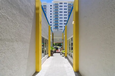 6930 Collins Avenue Miami Beach FL 33141